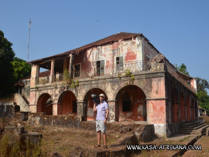 Photos de l'archipel Bijagos Guine Bissau : Peuple Bijagos - Bureaux administratifs