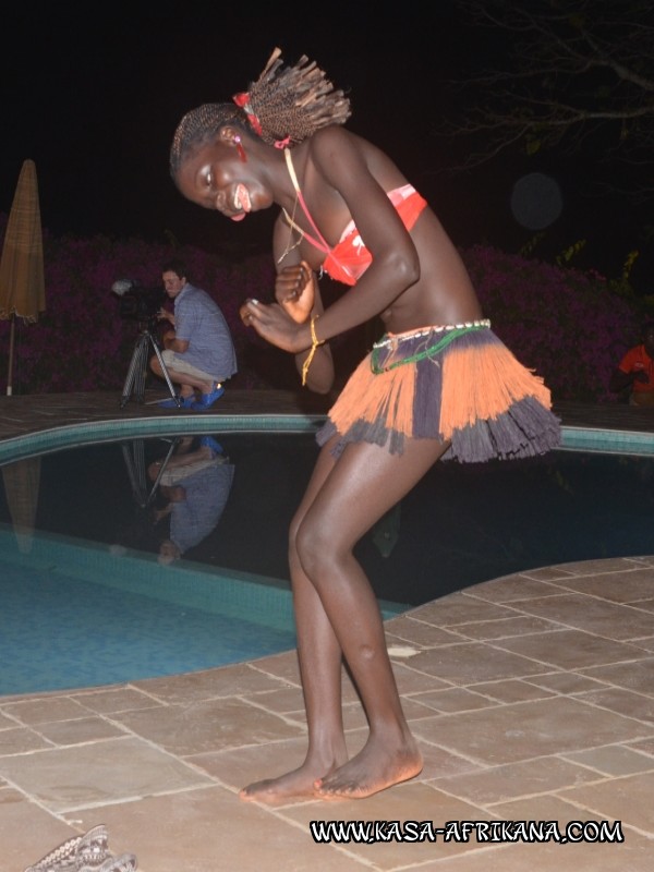 Photos de l'archipel Bijagos Guine Bissau : Peuple Bijagos - Danseuse