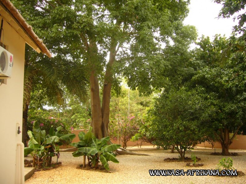 Photos de l'archipel Bijagos Guine Bissau : Jardin de l'hotel - Ombre bien fraiche